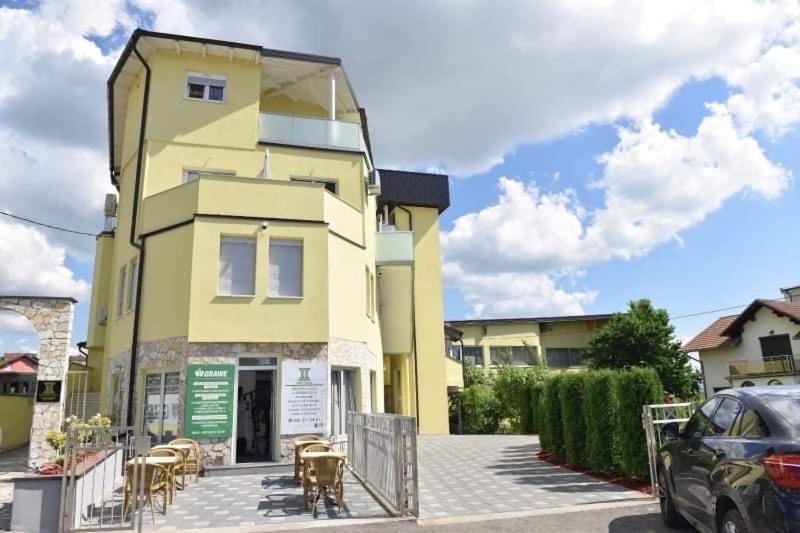 Gold Apartmani Kozarac Exteriér fotografie